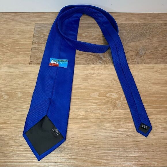 NWOT Peanuts Charlie Brown Snoopy Season Greetings Christmas Neck tie - Picture 4 of 7